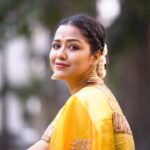 Sohini Sarkar Instagram - Shauq 💫 . 🥻 @stories_of_taanti 📸 @that_cam_boy_official ✂️ @anikdey003 . . #sareelove #sunday #mood #deckedup Kolkata