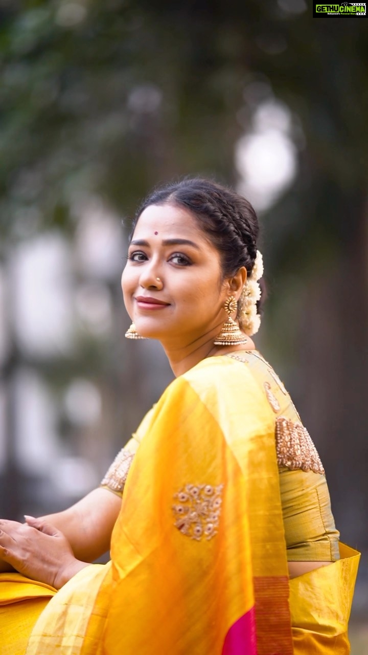 Sohini Sarkar - 59.4K Likes - Shauq 💫
.
🥻 @stories_of_taanti
📸 @that_cam_boy_official
✂️ @anikdey003
.
.
#sareelove #sunday #mood #deckedup
