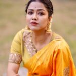 Sohini Sarkar Instagram - তোমাকেই মনে ধরেছে তাই পুরোনো খাতায় লিখে রাখলাম নতুন প্রেমের গান…🌸 . . 🥻 @stories_of_taanti 📸 @that_cam_boy_official . . #sareelove #sunday #mood #deckedup #notunpremergaan Kolkata