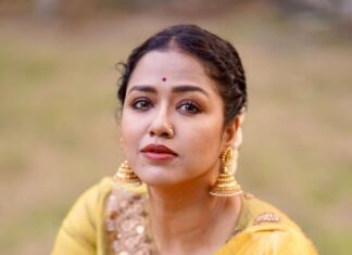 Sohini Sarkar Instagram - তোমাকেই মনে ধরেছে তাই পুরোনো খাতায় লিখে রাখলাম নতুন প্রেমের গান…🌸 . . 🥻 @stories_of_taanti 📸 @that_cam_boy_official . . #sareelove #sunday #mood #deckedup #notunpremergaan Kolkata