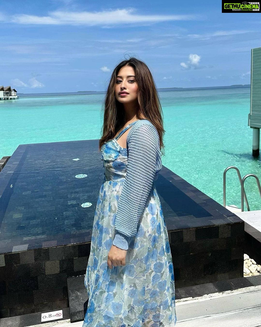 Somi Khan Instagram - In the waves, mind at ease 🌊