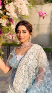 Somi Khan Instagram - Door meri koi kheeche teri or ♾❤️ . . . Outfit @manishkumar330_ Mua @bijalgadamakeovers