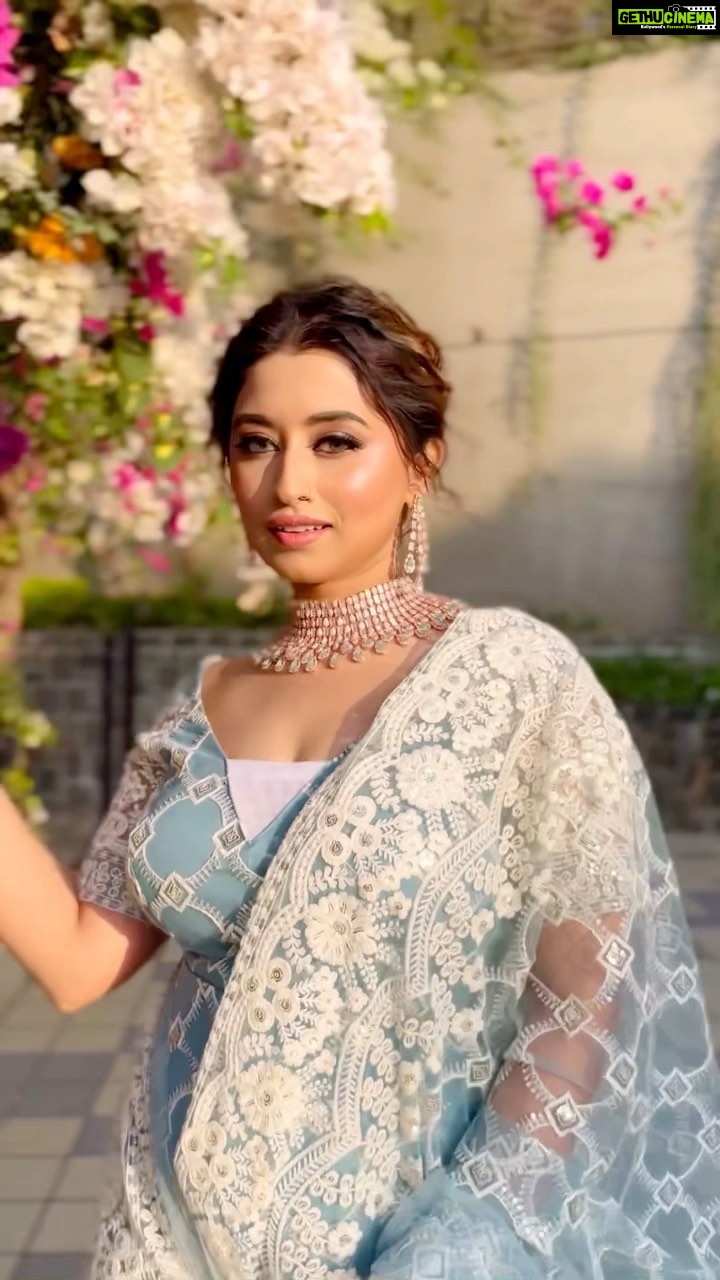 Somi Khan Instagram - Door meri koi kheeche teri or ♾❤️ . . . Outfit @manishkumar330_ Mua @bijalgadamakeovers