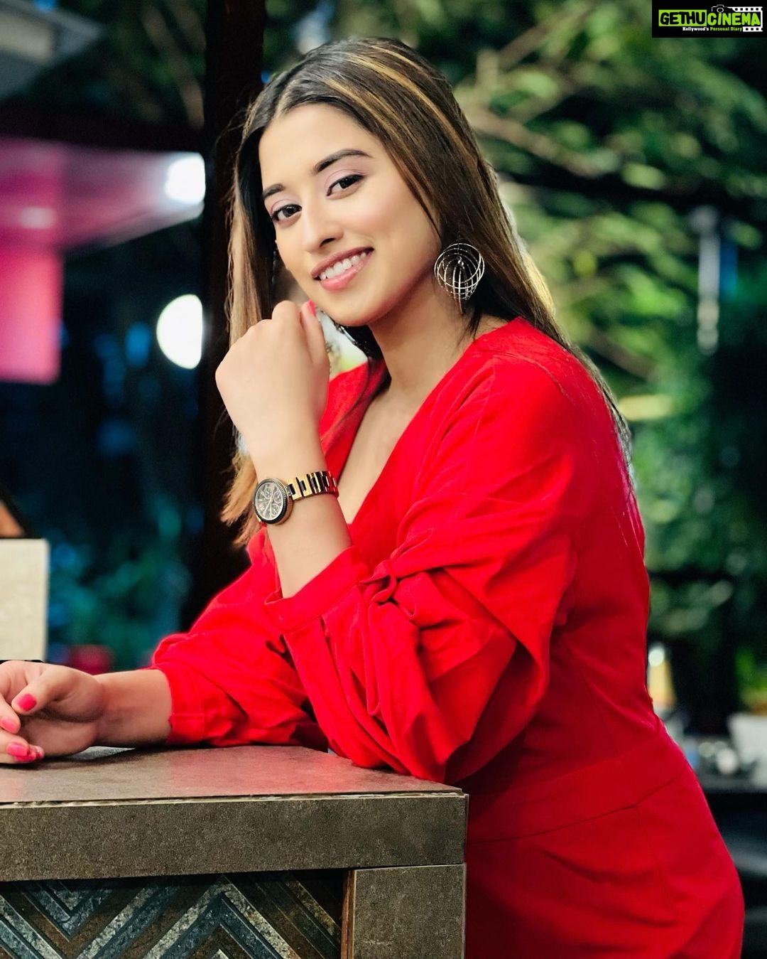Somi Khan Instagram - ❤️🔥 . . . Beautiful outfit by @cameo_store_official