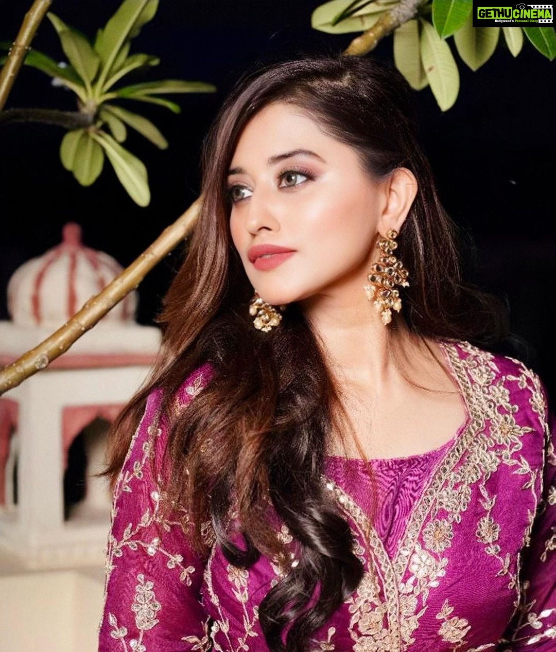 Somi Khan Instagram - Kyunki Tu.. Dhadkan.. Main Dil...♾❤️
