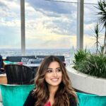 Somi Khan Instagram - Blue skies, sunshine, everything’s fine ☀️ ———————————————————— #sydney #australia #melbourne #brisbane #love #nsw #sydneyaustralia #perth #adelaide #photography #travel #instagood #sydneylocal #sydneylife #london #sydneyeats #newyork #sydneyfood #photooftheday #fashion #ilovesydney #nature #food #foodie #art #usa #sydneyfoodie #newsouthwales #instagram #sydneyharbour Crown Towers Sydney