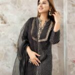 Somi Khan Instagram - 🖤 . . . Outfit @saachijaipur . . #eat#sleep#shoot#workout#repeat#onewomanarmy
