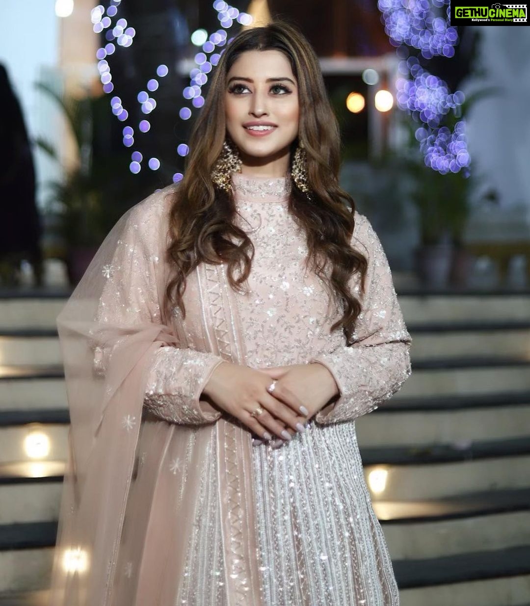 Somi Khan Instagram - 👑 . . . Outfit @aishwarya.designer.apparels 📸 @lucky_ttw Bhopal, Madhya Pradesh