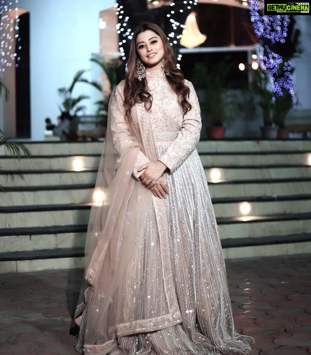 Somi Khan Instagram - 👑 . . . Outfit @aishwarya.designer.apparels 📸 @lucky_ttw Bhopal, Madhya Pradesh