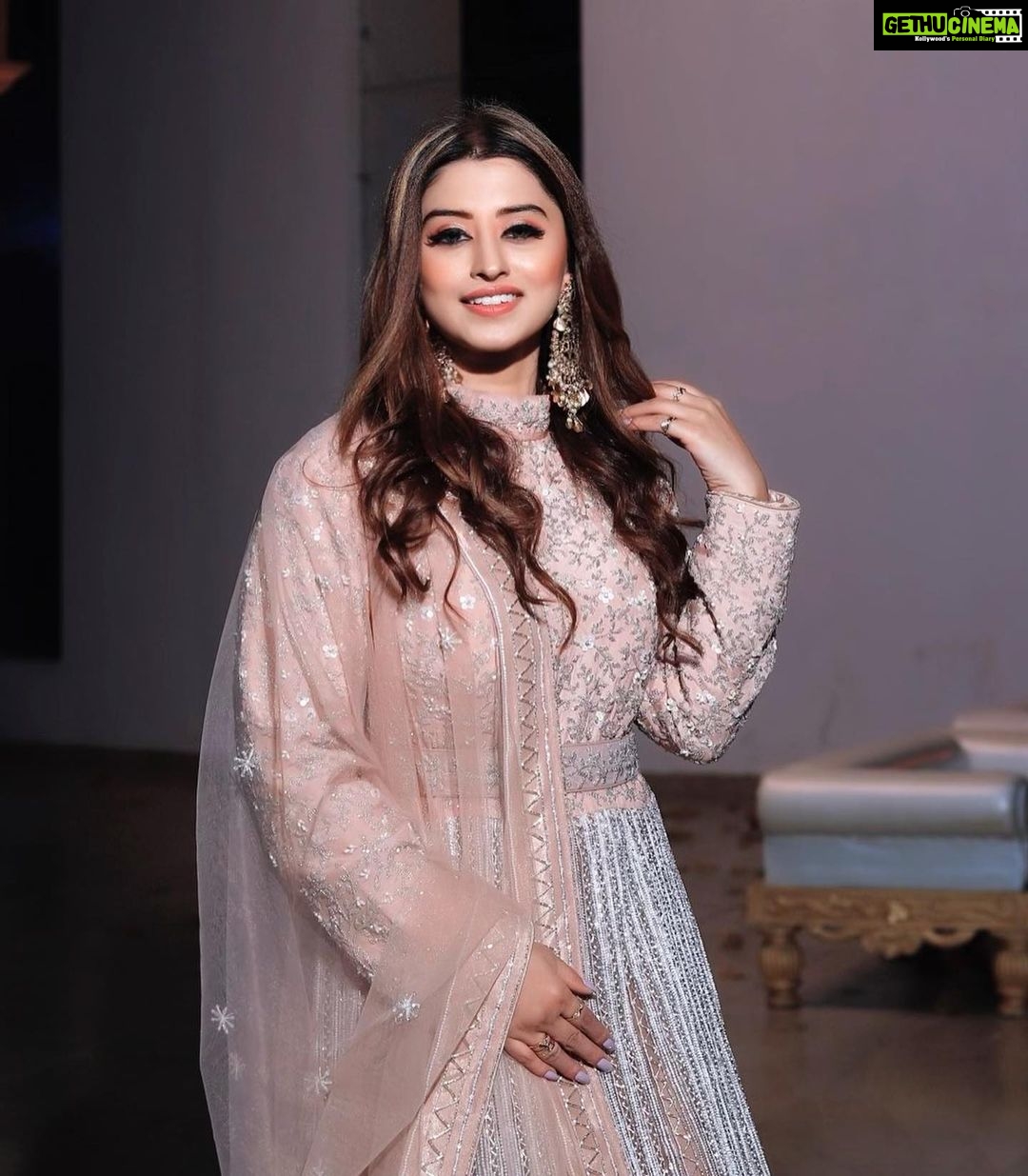 Somi Khan Instagram - 👑 . . . Outfit @aishwarya.designer.apparels 📸 @lucky_ttw Bhopal, Madhya Pradesh