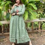 Somi Khan Instagram - Happy Monday my Instafam 💚 Mumbai - मुंबई