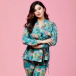 Somi Khan Instagram - The world is full of beautiful things 💖 like you ❤️‍🔥 . . . Outfit- @shreyaagarwallabel Mua - @ramanz_makeup_art @brightred_hairstylist 📸 @manish.picture