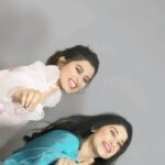 Somi Khan Instagram - Behan ka pyar Bachpan ka pyar 🤪 @sabakhan_ks . . Outfit- @shreyaagarwallabel Mua - @ramanz_makeup_art @brightred_hairstylist 📸 @manish.picture . . #khansisters #somikhan #sabakhan #reels #instagood #feelkaroreelkaro