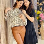 Somi Khan Instagram - Hum 👭 @sabakhan_ks ❤️‍🔥