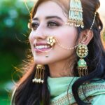 Somi Khan Instagram - Eid-al-Adha ⭐️🌙 . . Eid-al-Adha Mubarak ✨ . . Outfit @zarijaipur Jewellery @classic_jewellers1 Mua @_monikamakeovers_ @_rocky____12 Photography @kalamayiphotography . . #eidmubarak #eidaladha #instagood #reels #feelkaroreelkaro ✨