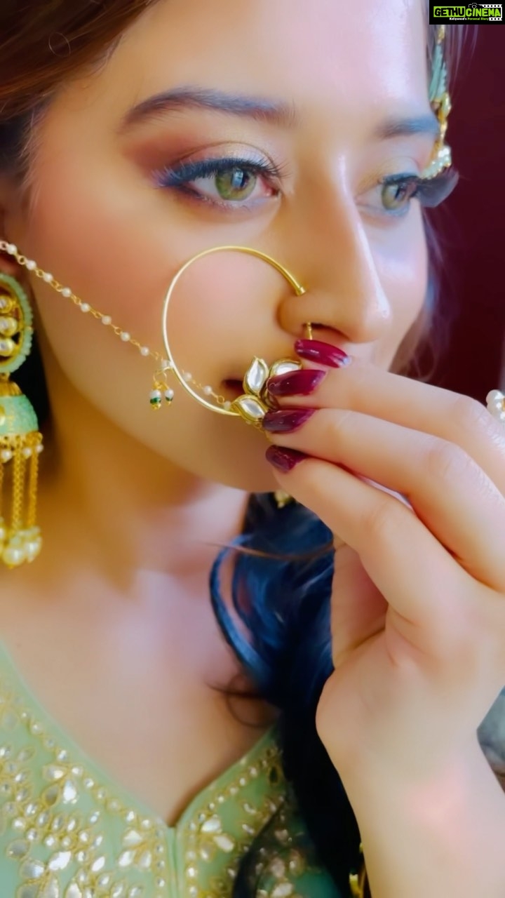 Somi Khan Instagram - Getting ready for Eid-al-Adha ⭐️🌙 . . Eid-al-Adha Mubarak ✨ . . Outfit @zarijaipur Jewellery @classic_jewellers1 Mua @_monikamakeovers_ @_rocky____12 Photography @kalamayiphotography . . #eidmubarak #eidaladha #instagood #reels #feelkaroreelkaro ✨