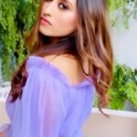 Somi Khan Instagram - Meri to aisi soorat hai Lakh jaayenge yahan ab dil haar ke 🤪 . . . #reels #reelkarofeelkaro #instagood