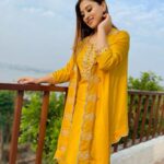 Somi Khan Instagram - Na chahiye kuchh tumse zyaada tumse kam nahi ♾❤️ #inlovewithbhopal #cityoflakes . . . . Outfit by @saachijaipur Bhopal, Madhya Pradesh
