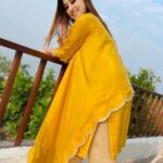 Somi Khan Instagram - Na chahiye kuchh tumse zyaada tumse kam nahi ♾❤️ #inlovewithbhopal #cityoflakes . . . . Outfit by @saachijaipur Bhopal, Madhya Pradesh