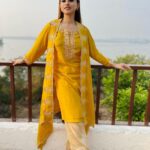 Somi Khan Instagram - Na chahiye kuchh tumse zyaada tumse kam nahi ♾❤️ #inlovewithbhopal #cityoflakes . . . . Outfit by @saachijaipur Bhopal, Madhya Pradesh
