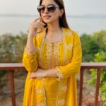 Somi Khan Instagram - Na chahiye kuchh tumse zyaada tumse kam nahi ♾❤️ #inlovewithbhopal #cityoflakes . . . . Outfit by @saachijaipur Bhopal, Madhya Pradesh