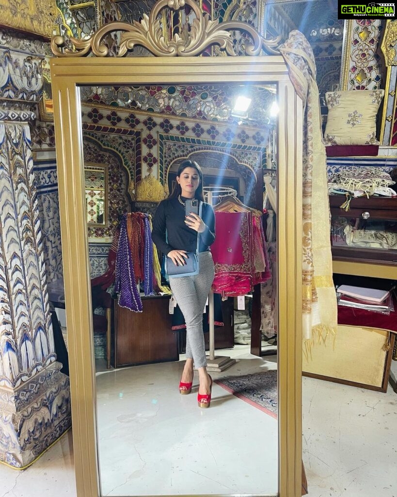 Somi Khan Instagram - A-Mirror-self 🪞🔥 City Palace, Jaipur