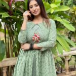 Somi Khan Instagram - Happy Monday my Instafam 💚 Mumbai - मुंबई