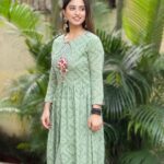 Somi Khan Instagram - Happy Monday my Instafam 💚 Mumbai - मुंबई