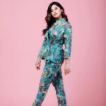 Somi Khan Instagram - The world is full of beautiful things 💖 like you ❤️‍🔥 . . . Outfit- @shreyaagarwallabel Mua - @ramanz_makeup_art @brightred_hairstylist 📸 @manish.picture