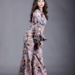 Somi Khan Instagram - Have only one rule, Be your wild, courageous, brilliant self every single day. No matter what 🐯❤️‍🔥 . . . Outfit- @shreyaagarwallabel Mua - @ramanz_makeup_art @brightred_hairstylist 📸 @manish.picture