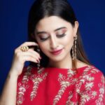 Somi Khan Instagram - She leaves little fragments of beauty in everything she touches ✨