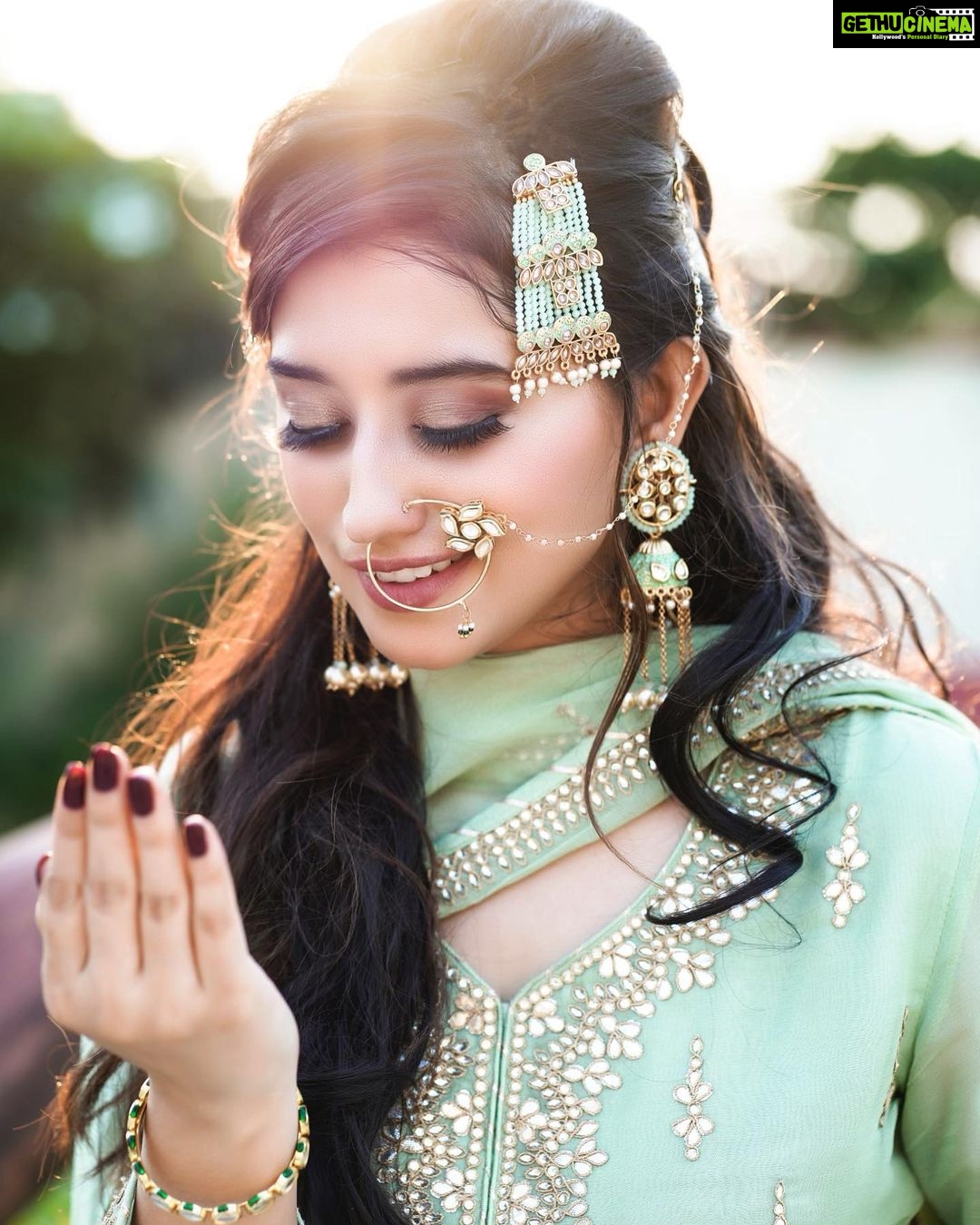 Somi Khan Instagram - Eid-al-Adha βοΈπ . . Eid-al-Adha Mubarak β¨ . . Outfit @zarijaipur Jewellery @classic_jewellers1 Mua @_monikamakeovers_ @_rocky____12 Photography @kalamayiphotography . . #eidmubarak #eidaladha #instagood #reels #feelkaroreelkaro β¨