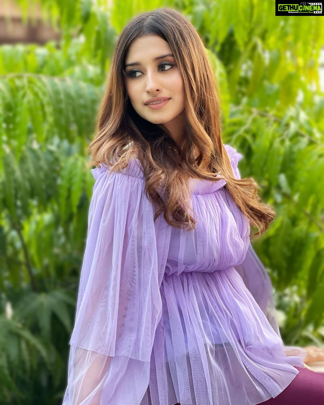Somi Khan Instagram - Being someone’s first love may be great, but to be their last is beyond perfect ❤️♾