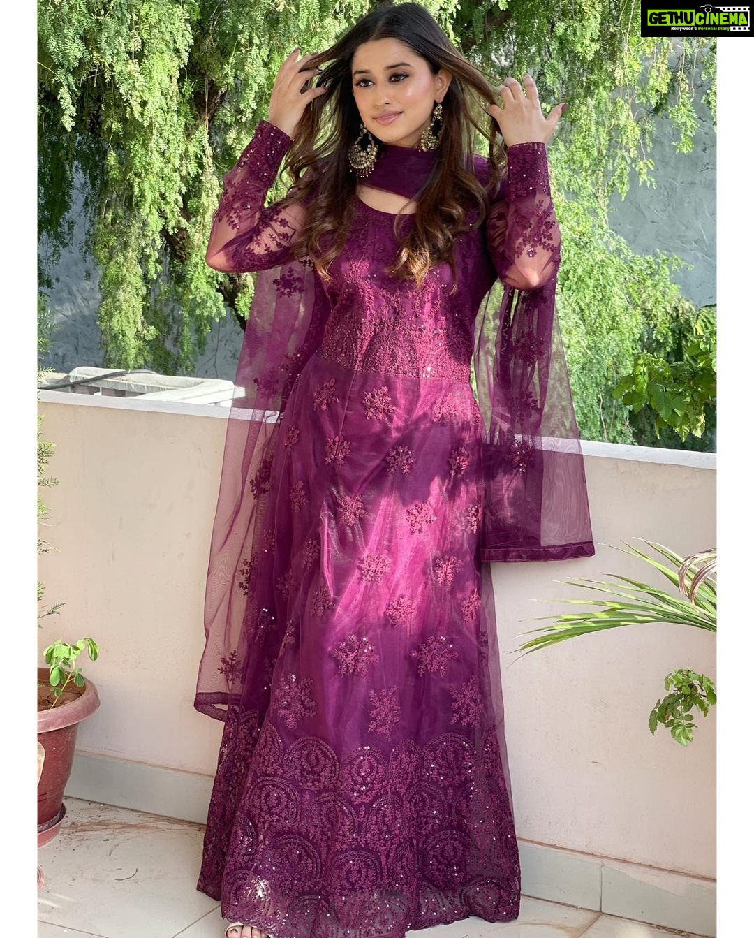 Somi Khan Instagram - You should always be two things :classy and fabulous ❤️🔥 . . . Outfit : @pattern.india Styled: @nottyaisha Mua: @rj_makover @hairstylistkunal