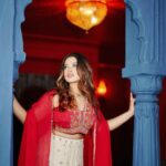 Somi Khan Instagram - Tum Chanda Aur Main Chandni ✨ . . . Photography @anilnirwan_ & @ladlo_rajasthan Outfit @ddeepraa Jaipur, Rajasthan