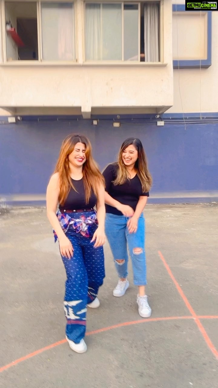 Somi Khan Instagram - Naiyo lagta — #blooper 😂🤣 . . #trending #reelsinstagram #instagram #reels #explorepage #engagement #trending #sabkhan #instadaily #instvairal #recent4recent