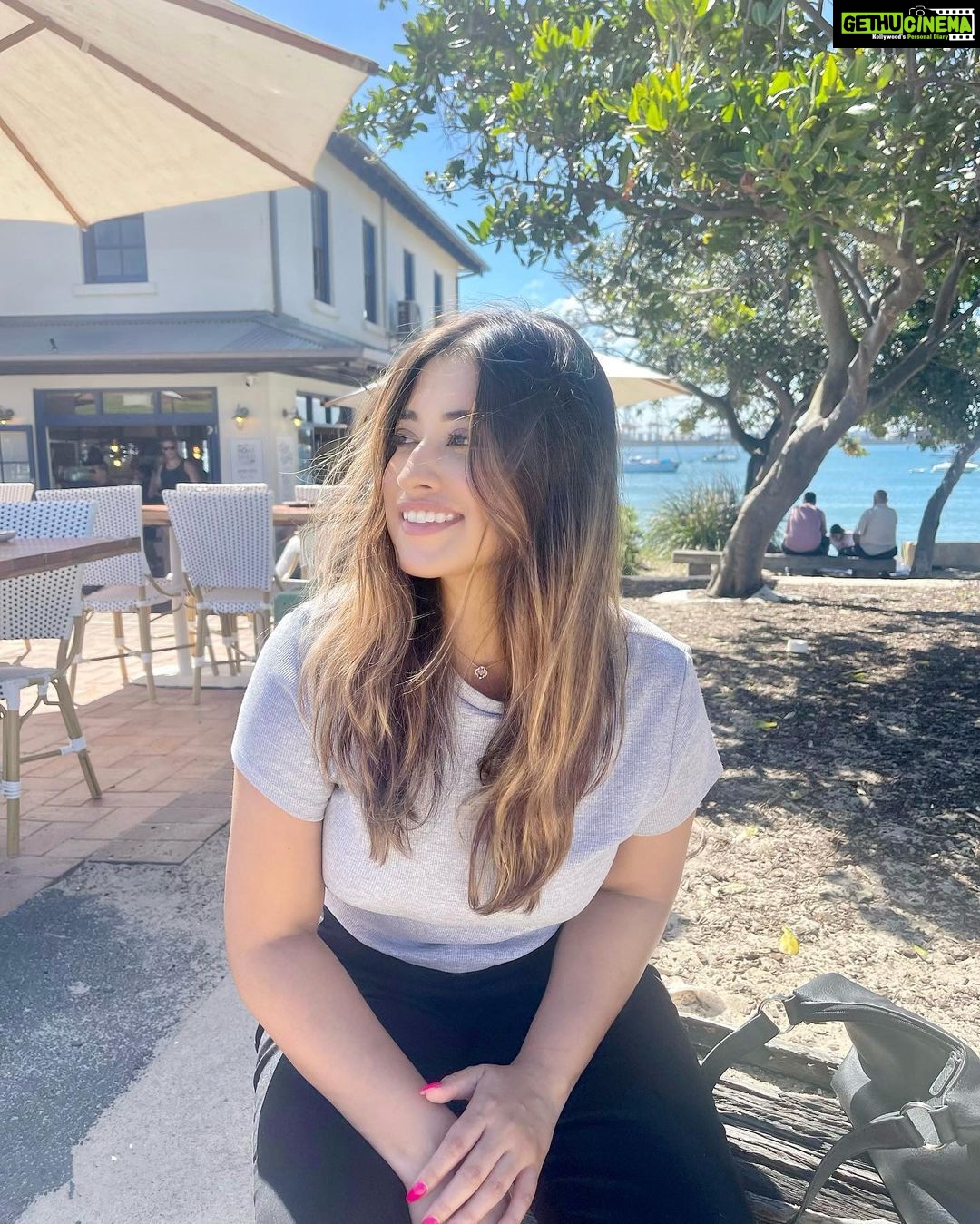 Somi Khan Instagram - Happy and sunny ☀️ Boatshed, La Perouse