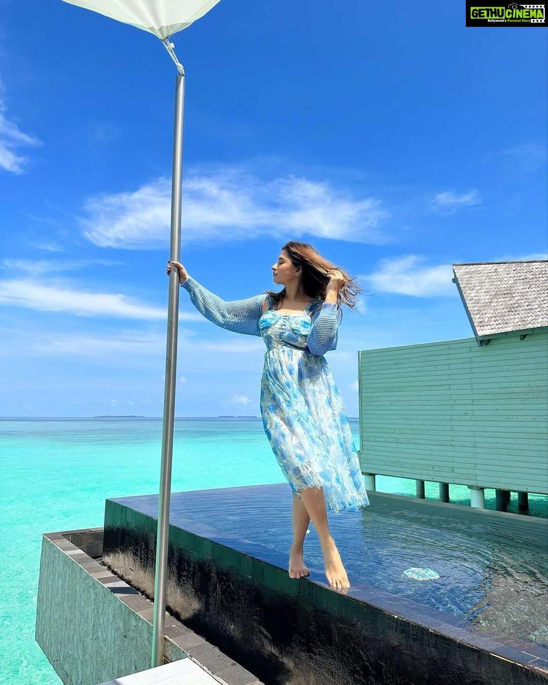 Somi Khan Instagram - that’s the beginning 💙 . . . Outfit @fashionstruc