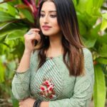 Somi Khan Instagram - Good is not the thing you are , good is the thing you do… Eid - Al - Adha Mubarak 🫶🏻🤲🏻🙏🏻