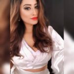 Somi Khan Instagram - A life lived in love will never be dull 🤍💫 . . . #white #doll #shoot #eat #workout #sleep #repeat #onewomanarmy ❤️‍🔥