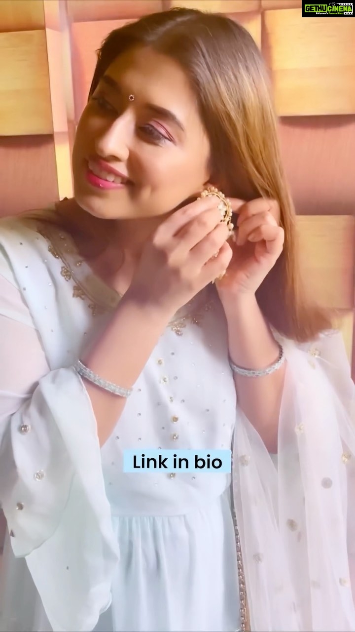 Somi Khan Instagram - Be camera-ready every time with @toothsi_aligners These aligners straighten tedhe-medhe teeth and closes gaps between the teeth in just 6-8 months. You don’t have to compromise on your comfort because they’re completely hassle-free and invisible, no one will be able to tell that you’re wearing them. No more metal taar wale braces or going to the clinic again and again, just book your FREE at-home teeth scan and your job is done. Click on the link in my bio & start your toothsi journey today! Use my promo code TTIB22SOM for great discounts. #toothsi #toothsialigner #toothsialigners #smiletransformation #teethstraightening #invisiblebraces #toothsitribe #teethstraighteningathome #smilemakeoverathome #ad