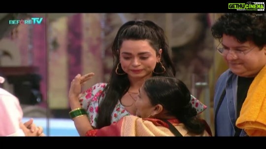 Soundarya Sharma Instagram - It's lovely to see such beautiful moments in Bigg Boss house ❤️✨ #BB16 #SoundaryaForTheWin @voot @colorstv @beingsalmankhan @shivthakare9 🧥 @nidhikurda #SoundaryaSharma #DimpleDollSoundarya #WeSupportSoundarya #WeAreWithSoundarya #SquadSoundarya #Soundarya #BossLady #SoundaryaForTheWin #SoundaryaForever #SoundaryaInBB16 #TeamSoundaryaSharma #BB16 #SalmanKhan #ShivThakare