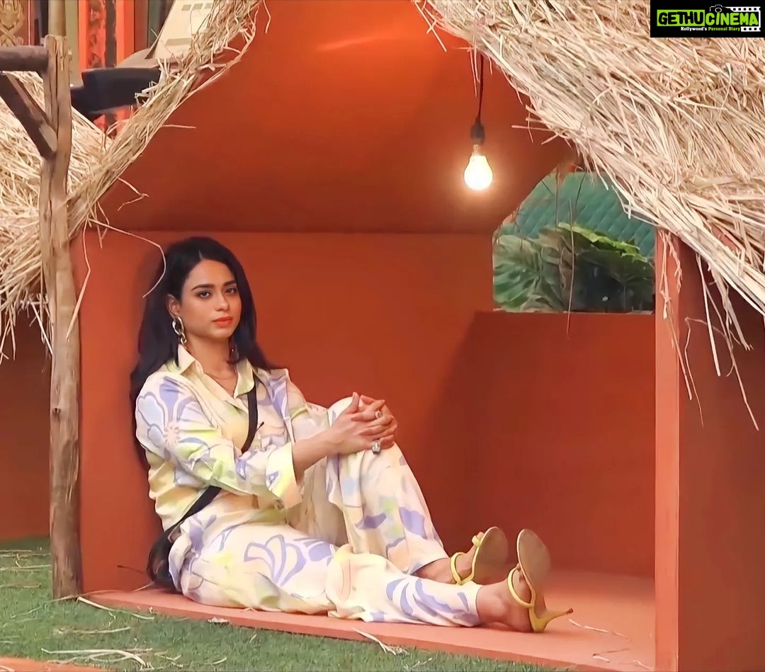 Soundarya Sharma Instagram - We love how soundarya stresses less and enjoys the best, her ground-breaking performance amaze us all 😍❤️ #BB16 @voot @colorstv @beingsalmankhan 🧥 @pankhclothing . #SoundaryaSharma #DimpleDollSoundarya #WeSupportSoundarya #WeAreWithSoundarya #SquadSoundarya #Soundarya #BossLady #SoundaryaForTheWin #SoundaryaForever #SoundaryaInBB16 #TeamSoundaryaSharma #BB16 #SalmanKhan #VoteForSoundarya