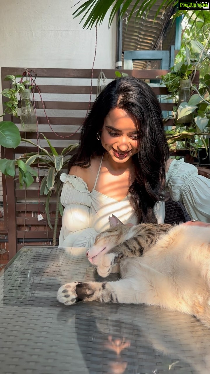 Soundarya Sharma Instagram - Show life that you have a thousand reasons to smile💯 #internationaldayofhappiness