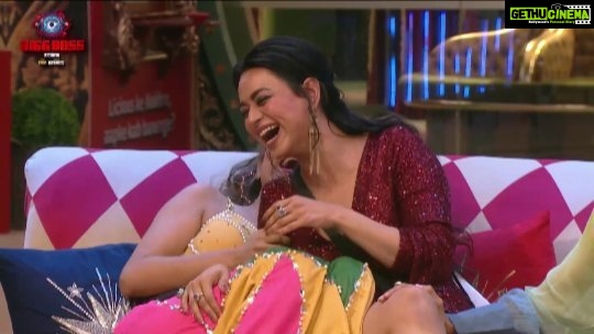 Soundarya Sharma Instagram - New jokes in the laughter club π #BB16 @voot @colorstv @beingsalmankhan π @anusoru @nidhikurda #SoundaryaSharma #WeSupportSoundarya #WeAreWithSoundarya #SquadSoundarya #Soundarya #BossLady #DimpleDollSoundarya #SoundaryaForTheWin #SoundaryaForever #SoundaryaInBB16 #TeamSoundaryaSharma #BB16 #SalmanKhan