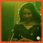 Soundarya Sharma Instagram - Jab garda udaane ka aadesh Country Mafia se aaya ho, to peechhe mat rehna babua! Aap bhi dikhaao is gaane pe apna talent aur jeeto sabka dil. Aur haan, dekhiye zaroor #CountryMafia, sirf ZEE5 par. @ravikishann @iamsoundaryasharma @anshumaan_pushkar @zee5 @goldharvestfilm @rajniwas.official #WebSeries