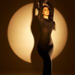 Soundarya Sharma Instagram - 🖤🖤🖤 Shot by : @sjframes Assisted by : @maddy_darwin Edited by: @soorajprabhaa #Reels #ReelsOfInstagram #Fashion #serendipity