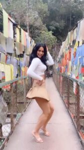 Soundarya Sharma Instagram - Am I matching upto the trend? 😇😋 . #SoundaryaSharma #TumTum #TrendingReels #ReelsInstagram #DanceReels #BB16 #BiggBoss16 #SoundaryaSquad #SquadSoundarya Lachung , Zero Point , Yumthang Valley