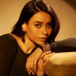 Soundarya Sharma Instagram - 🖤🖤🖤 Lensed by: @trishasarang Styled by: @khyatibusa Outfit: #Saranyafromearth Jewellery : @conceptsourcestore HMU: @simua_996 Studio: @whiteboxstudiomumbai