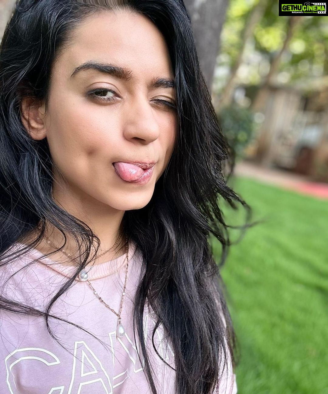 Soundarya Sharma Instagram - Friday Afternoon 🍓🐾✨ #Mood